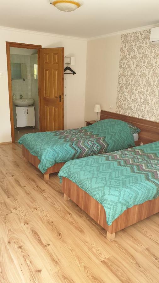 Harsfavirag Vendeghaz Bed & Breakfast Pápa Dış mekan fotoğraf